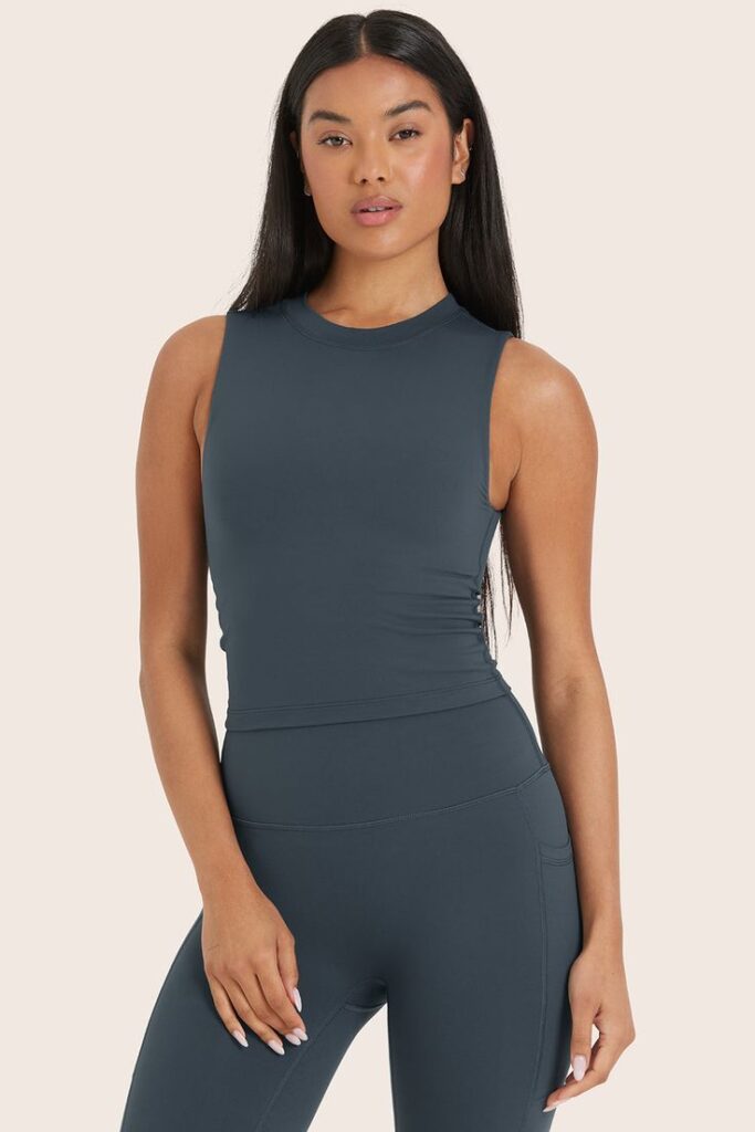 Gym outfit for Apple shape Body
best gym outfits for women 2025