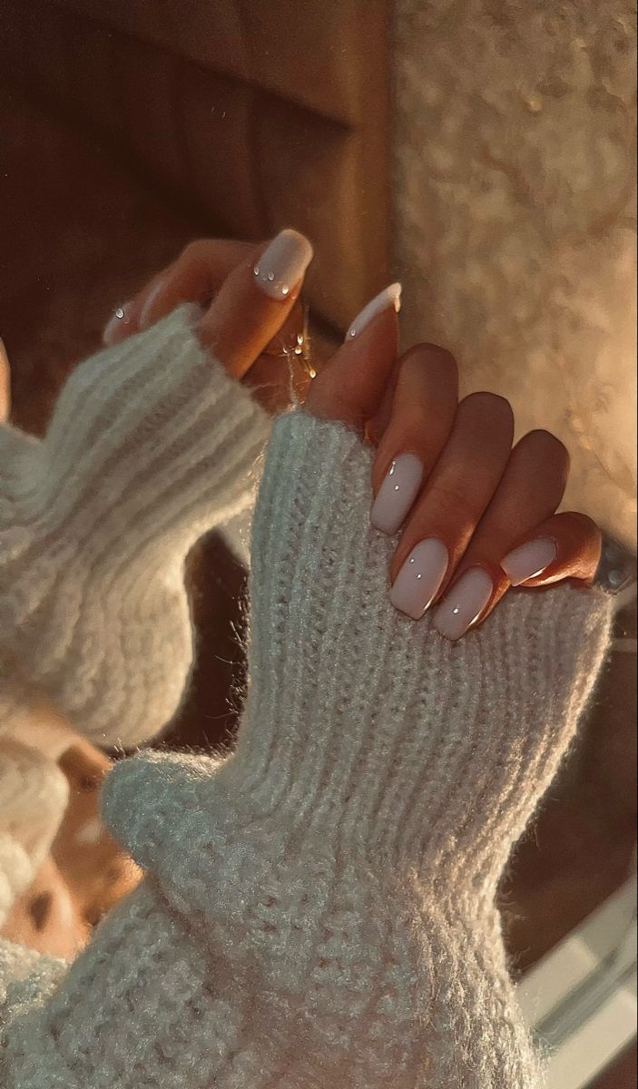 Clean Girl manicure