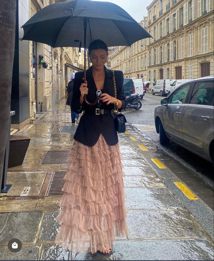 Ruffle skirt outfits
